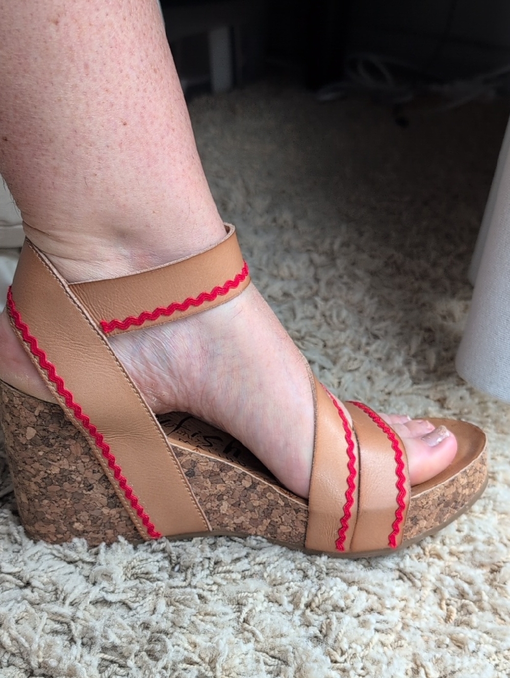 Blowfish Tan leather Wedge Sandals with Red Trim - Picture 7 of 7